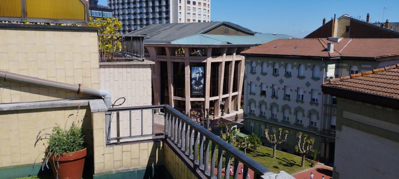 Atico Auditorio Disfrute Sus 40 Metros De Terraza Orientada Al Sur Oviedo Exterior photo